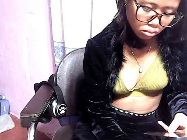 Natalie-Luxa webcam
