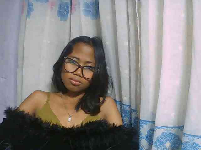 Natalie-Luxa webcam