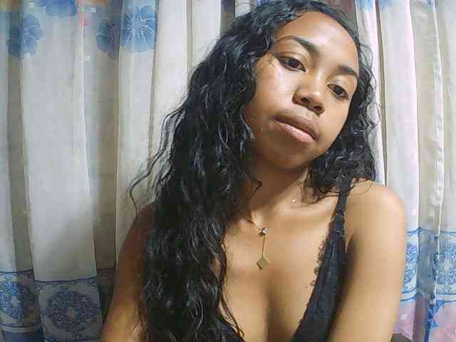 Natalie-Luxa webcam