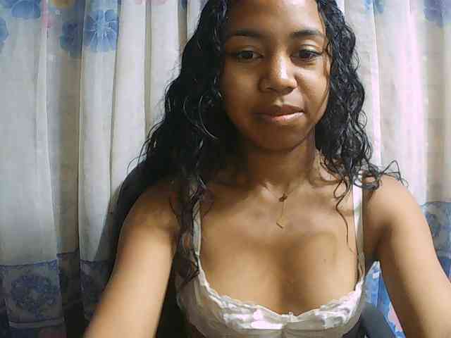 Natalie-Luxa webcam