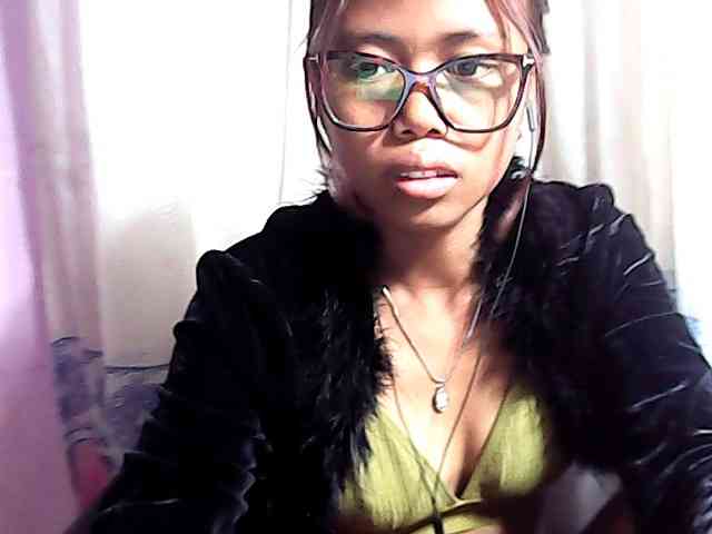 Natalie-Luxa webcam