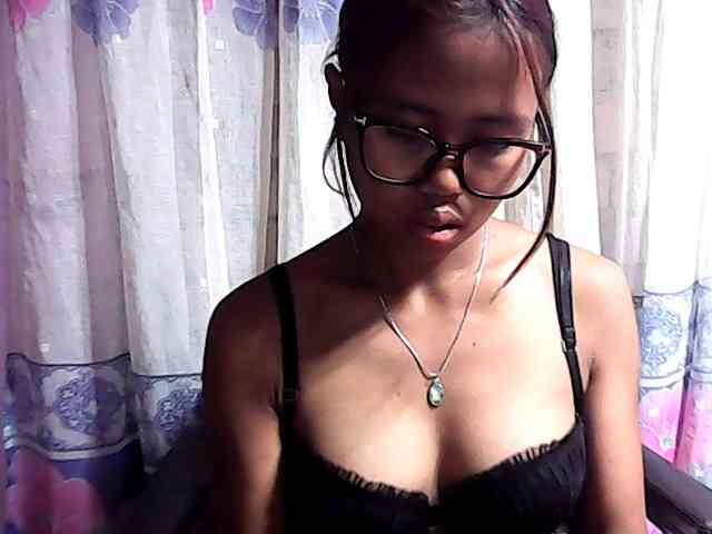 Natalie-Luxa webcam