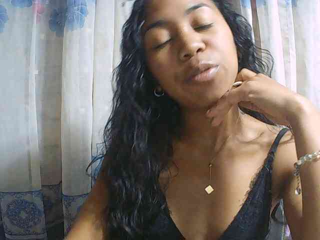 Natalie-Luxa webcam