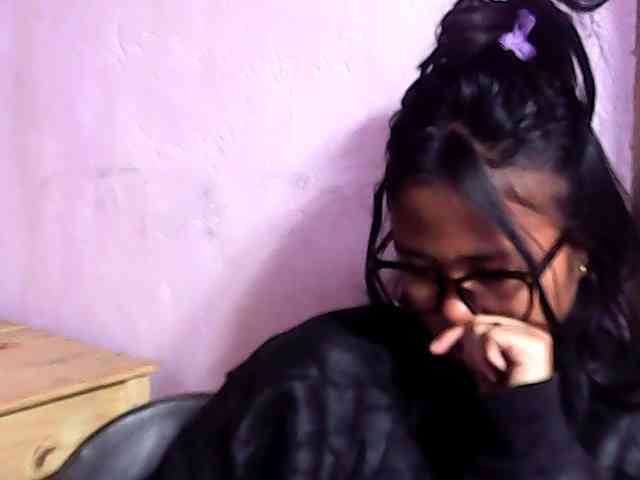 Natalie-Luxa webcam