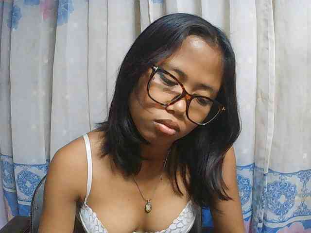 Natalie-Luxa webcam