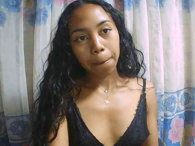 Natalie-Luxa webcam
