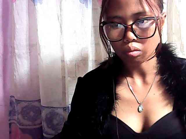 Natalie-Luxa webcam