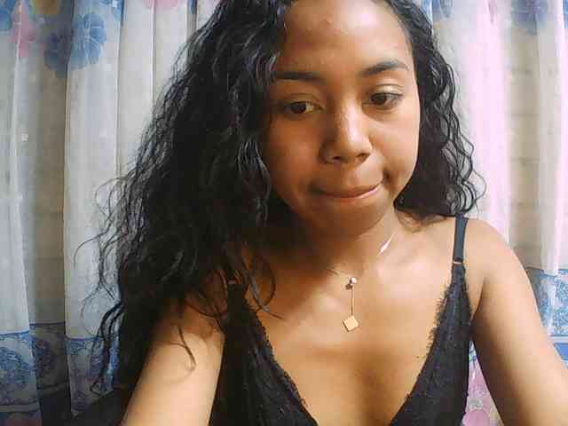 Natalie-Luxa webcam
