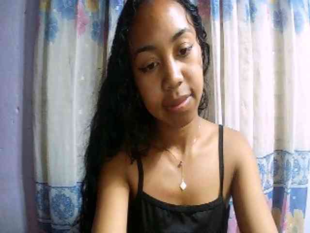 Natalie-Luxa webcam
