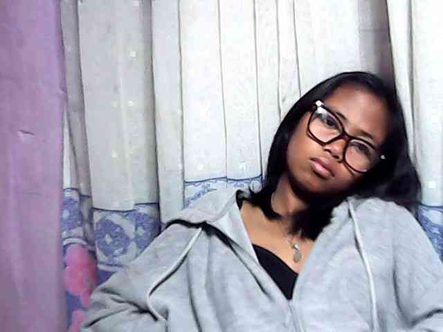 Natalie-Luxa webcam