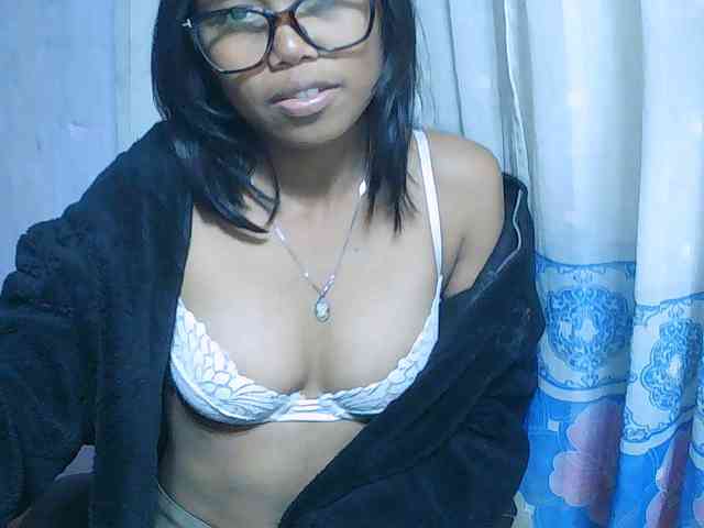 Natalie-Luxa webcam