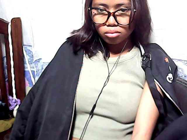 Natalie-Luxa webcam