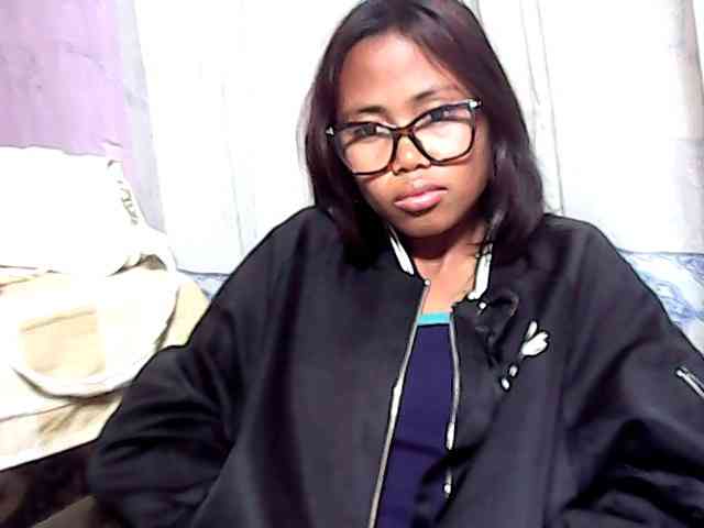 Natalie-Luxa webcam
