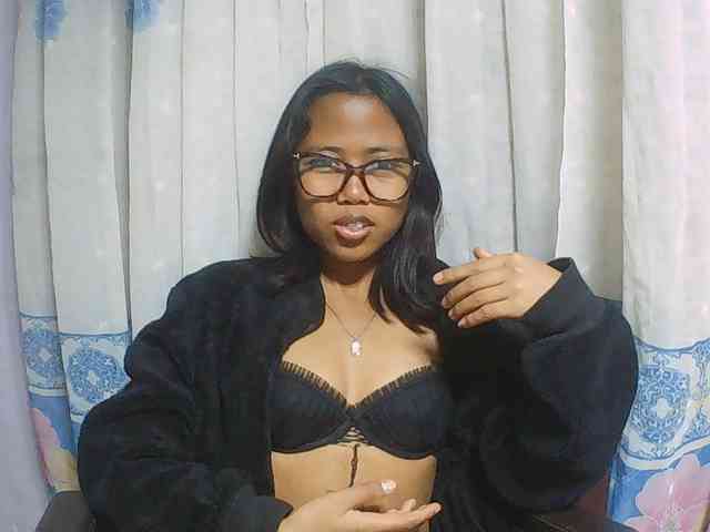 Natalie-Luxa webcam