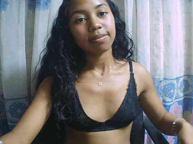 Natalie-Luxa webcam