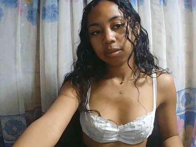 Natalie-Luxa webcam