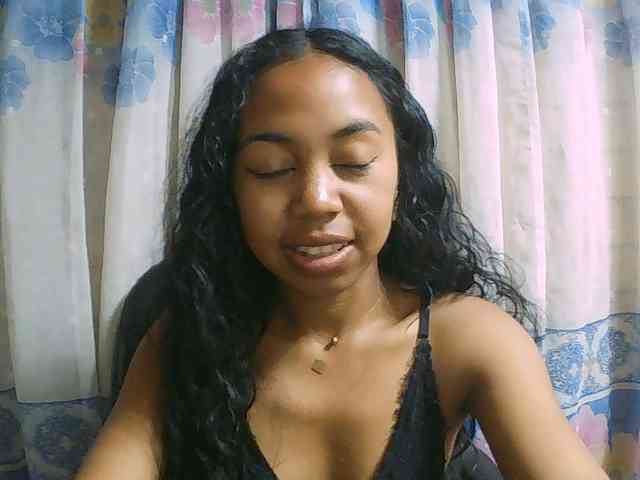 Natalie-Luxa webcam