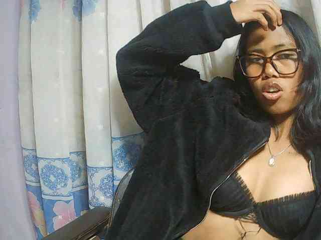 Natalie-Luxa webcam