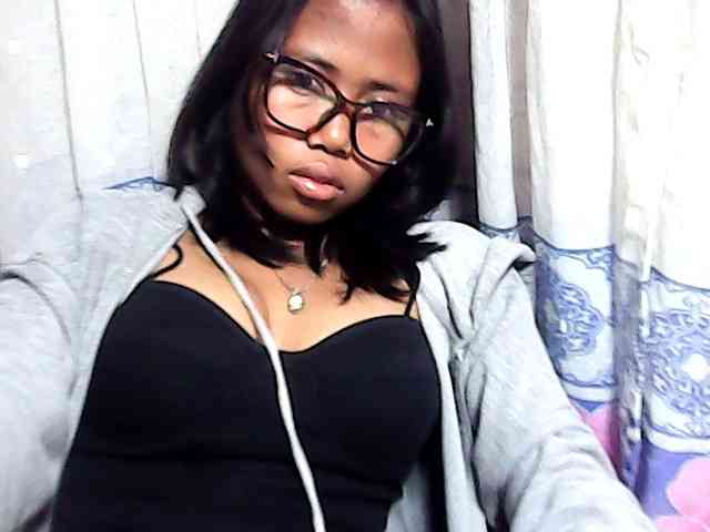 Natalie-Luxa webcam