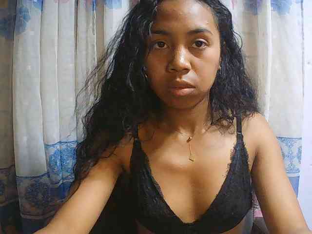 Natalie-Luxa webcam