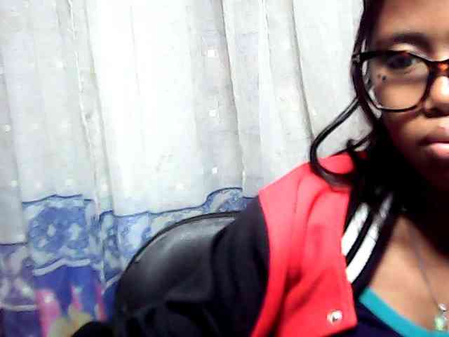 Natalie-Luxa webcam