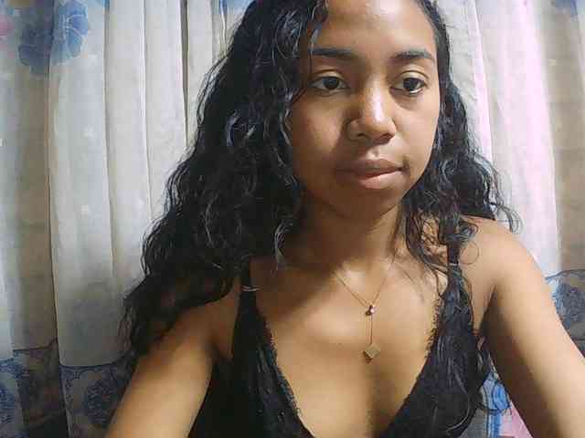 Natalie-Luxa webcam