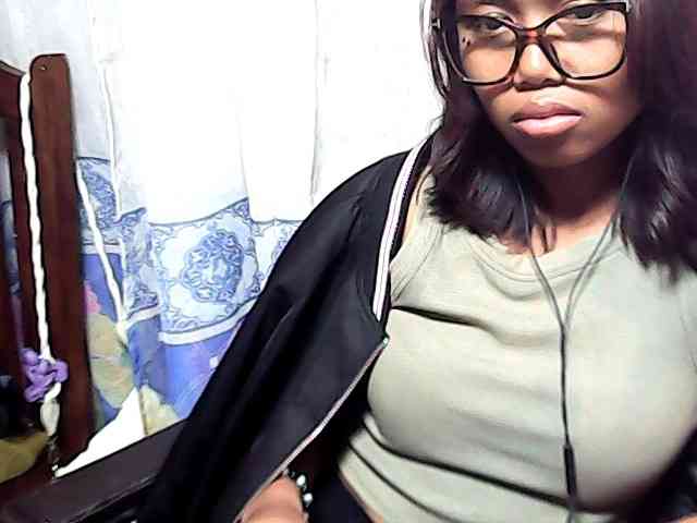Natalie-Luxa webcam