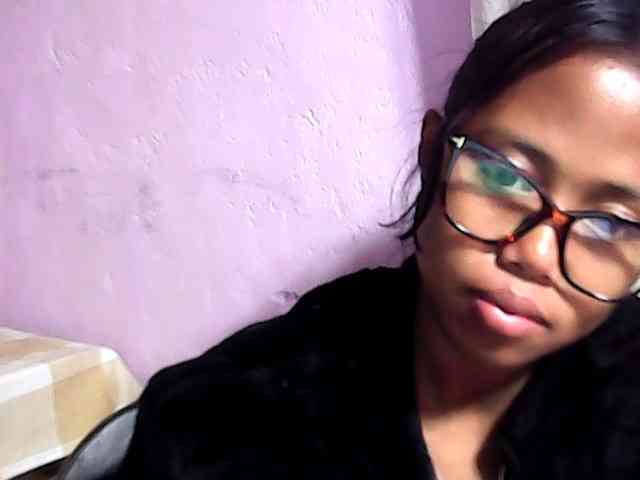 Natalie-Luxa webcam