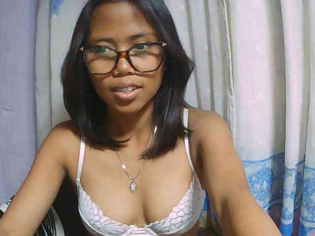 Natalie-Luxa webcam