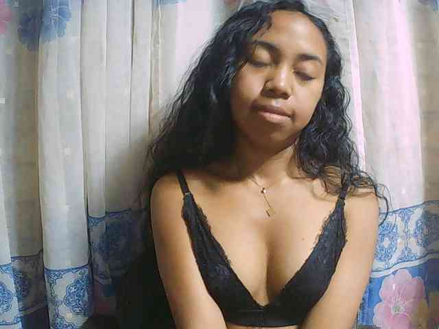 Natalie-Luxa webcam