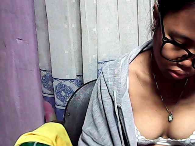 Natalie-Luxa webcam