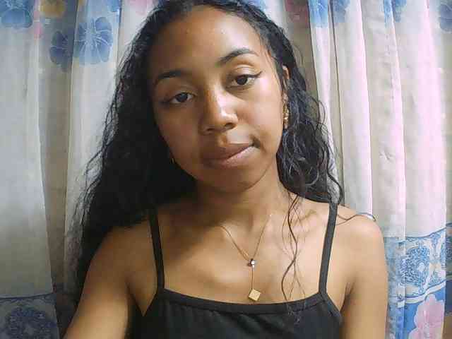 Natalie-Luxa webcam