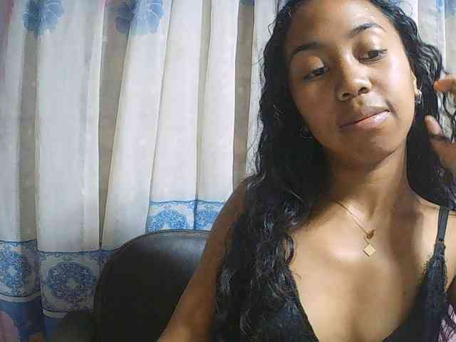 Natalie-Luxa webcam