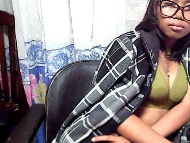 Natalie-Luxa webcam