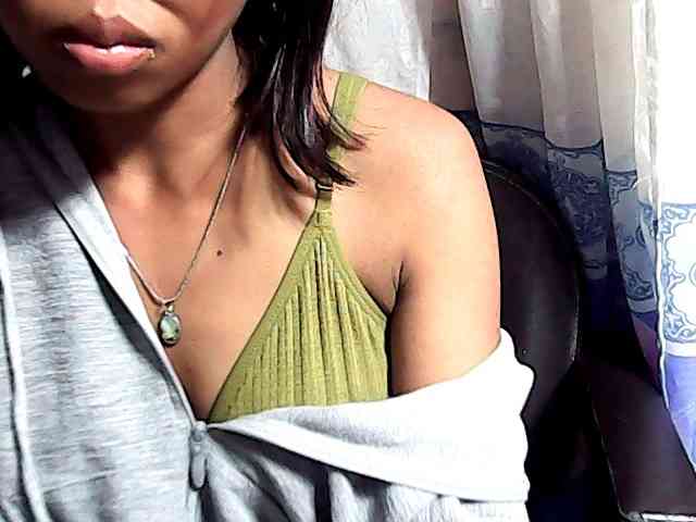 Natalie-Luxa webcam