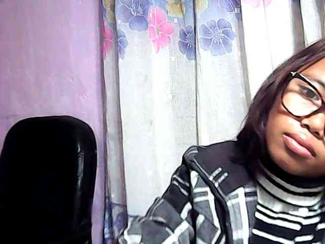 Natalie-Luxa webcam