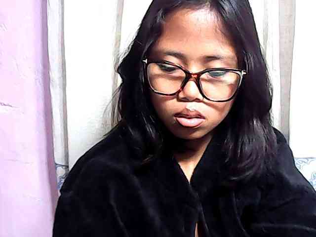 Natalie-Luxa webcam