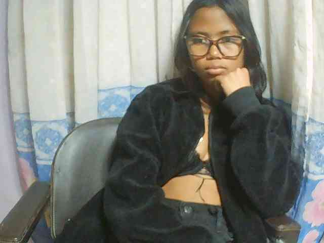 Natalie-Luxa webcam