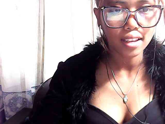 Natalie-Luxa webcam