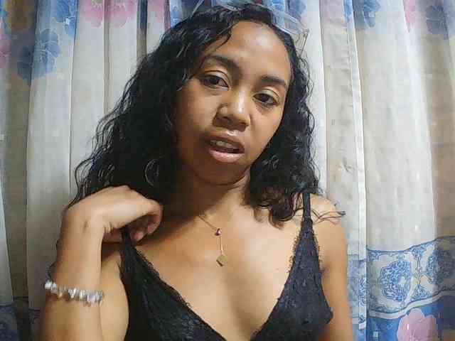 Natalie-Luxa webcam