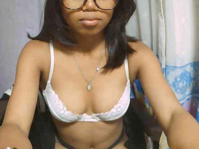Natalie-Luxa webcam