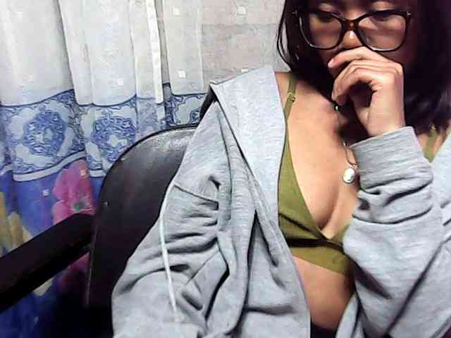 Natalie-Luxa webcam