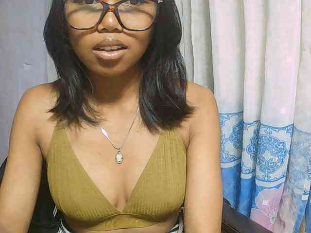 Natalie-Luxa webcam