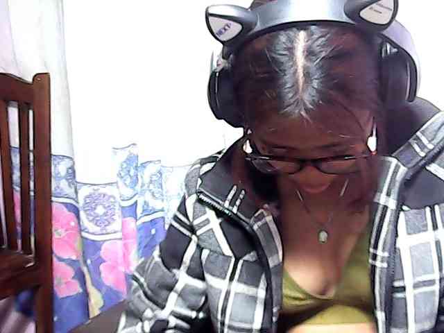 Natalie-Luxa webcam