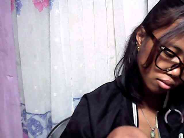 Natalie-Luxa webcam