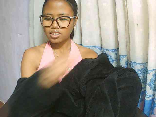 Natalie-Luxa webcam