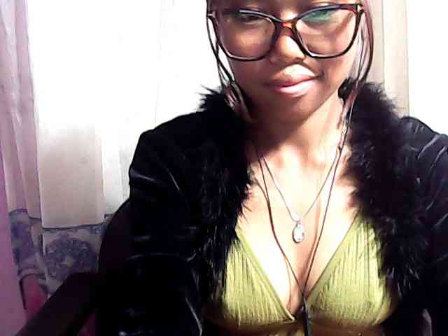 Natalie-Luxa webcam