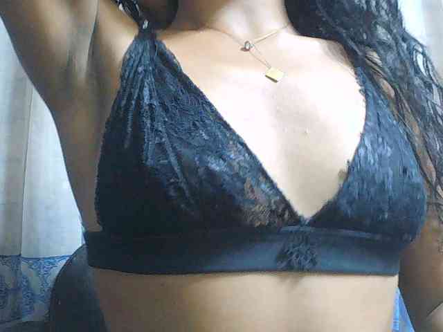 Natalie-Luxa webcam