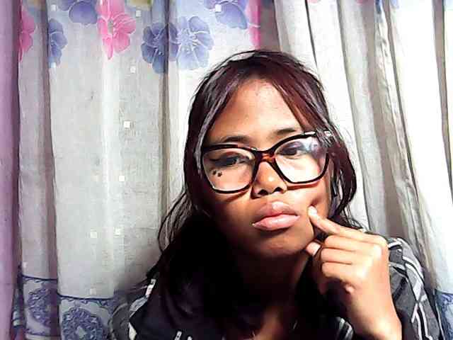 Natalie-Luxa webcam