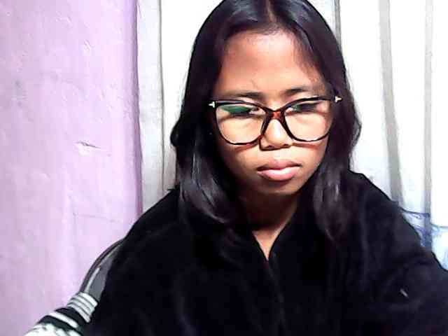 Natalie-Luxa webcam
